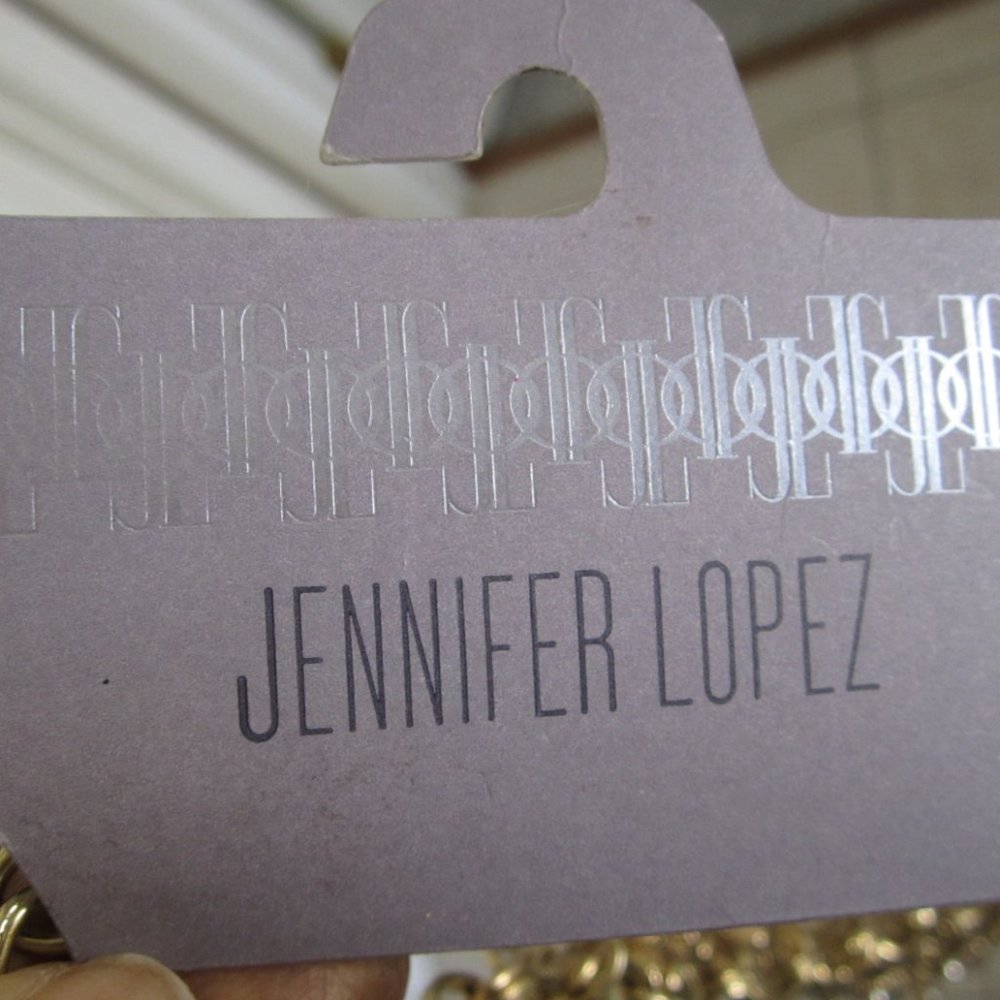 Jennifer Lopez Chandelier Necklace - Picture 8 of 9